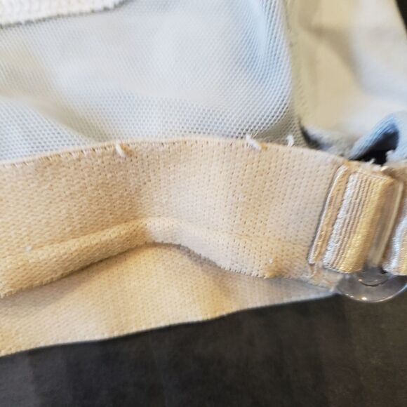 LULULEMON GRAY WHITE STRIPE SLEEVELESS ACTIVEWEAR ATHLETIC SHELF BRA TANK - Picture 13 of 16